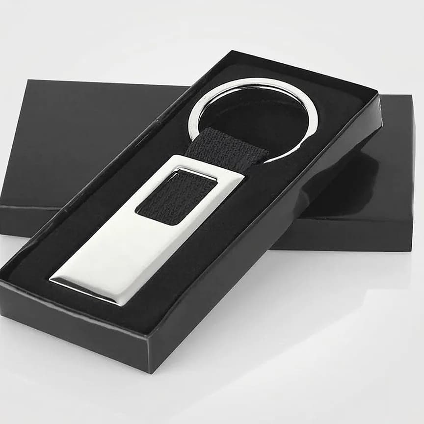 Kumaş Detaylı Lüks Metal Anahtarlık — 60 TL, promosyon kataloğunda logolu model