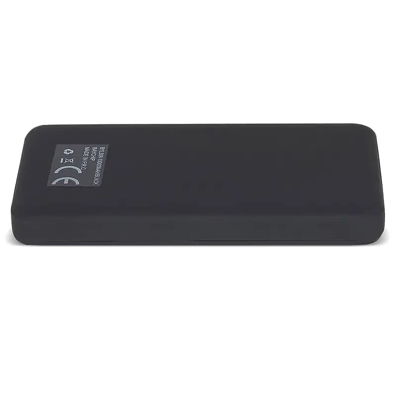 Kalın siyah gövdeli promosyon powerbank, üst yüzeyde teknik etiket