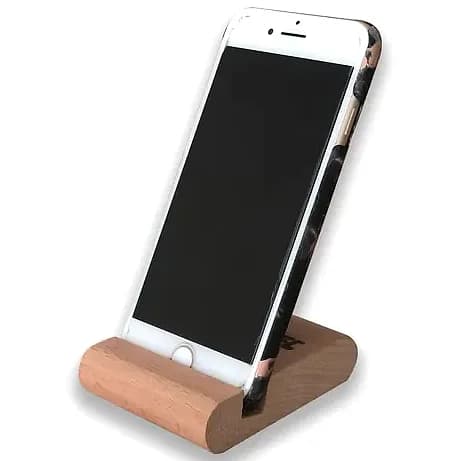 Ahşap Telefon Standı — Lazer Kazımalı Yüzey — logolu promosyon ürünü