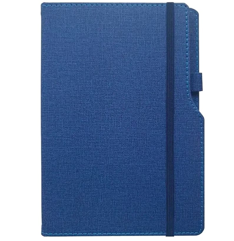 promosyon mavi kumaş dokulu defter kılıfı, siyah elastik bantlı, dikişli kenarlı, yazısız, beyaz zemin