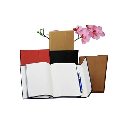 promosyon açık defter ve üç kapaklı defter, mavi kalem ve pembe orkide ile