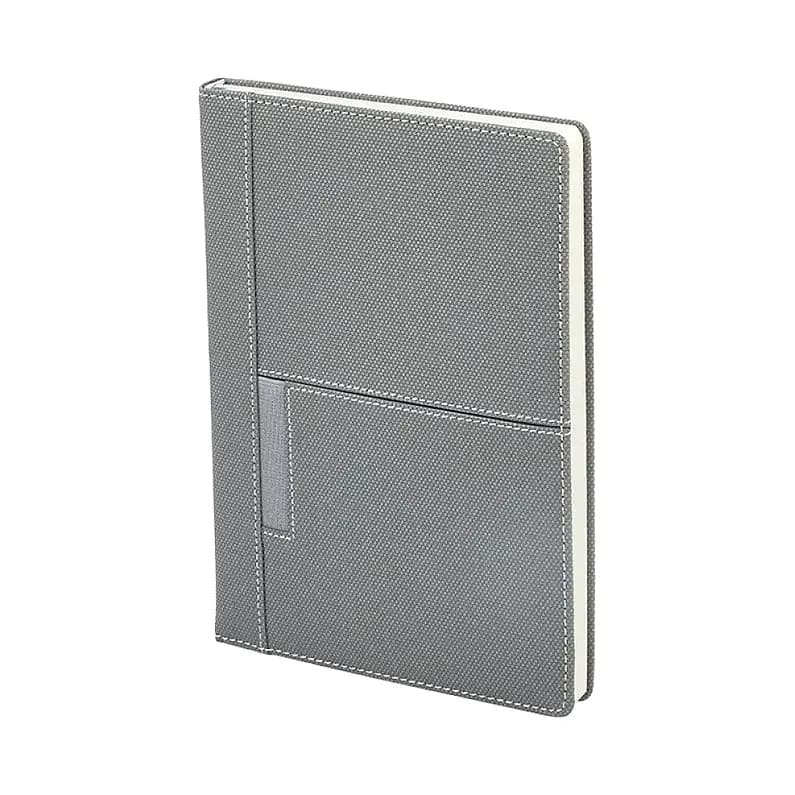 Gri dokuma kapaklı promosyon defter, beyaz kontrast dikişler ve dikey şerit