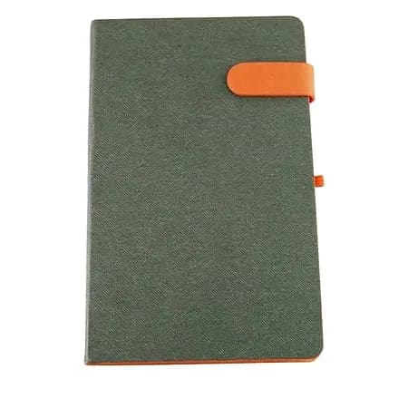 promosyon gri dokulu suni deri kapaklı defter, turuncu lastik ve kalem halkası, beyaz fon
