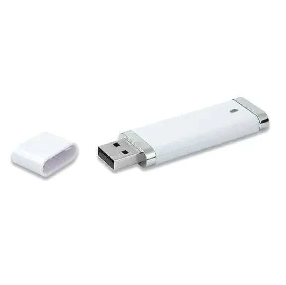 promosyon beyaz gövde USB bellek, gümüş metal üst halka ve alt kapak