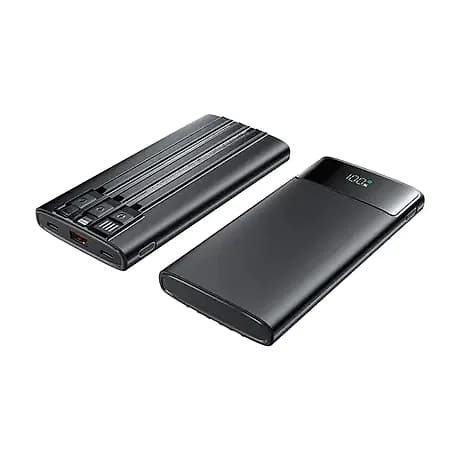 Promosyon powerbankin yan yüzündeki dört giriş, kırmızı USB çıkışıyla birlikte