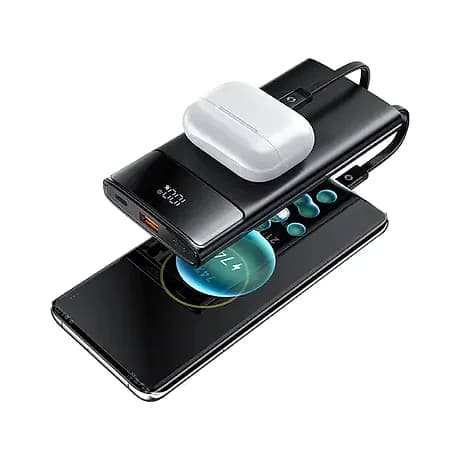 Promosyon powerbank, üzerinde kablosuz kulaklık kutusu ve altında şarj olan telefon
