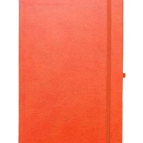 promosyon turuncu dokulu defter, sağda dikey elastik bant ve küçük halka, yazısız, beyaz zemin