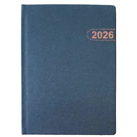 promosyon mavi kumaş dokulu defter, üzerinde turuncu 2026 yazısı ve kesikli çerçeve, beyaz zemin