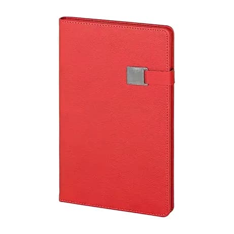promosyon kırmızı suni deri kapaklı defter, gümüş metal kemer tokalı kapama, beyaz fon