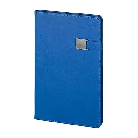 promosyon mavi suni deri kapaklı defter, gümüş metal kemer tokalı kapama, beyaz fon