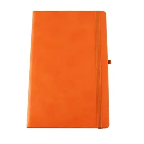 promosyon turuncu suni deri kapaklı lastikli defter, sağ yanda kalem halkası, beyaz fon