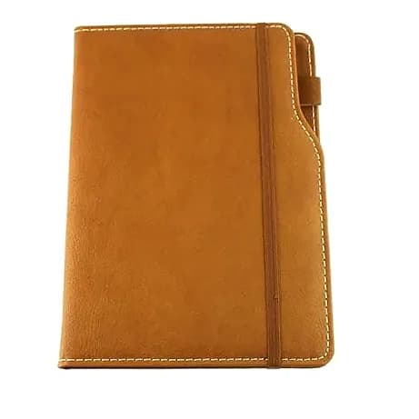 promosyon taba açık kahverengi suni deri kapaklı lastikli defter, üst köşede kalem halkası