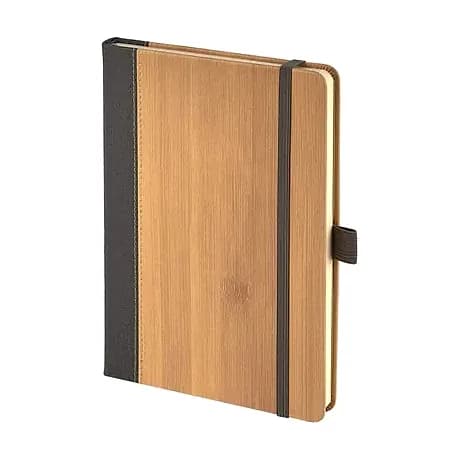 promosyon ahşap kapaklı termo deri defter, siyah kalem halkası, beyaz fonda çapraz çekim