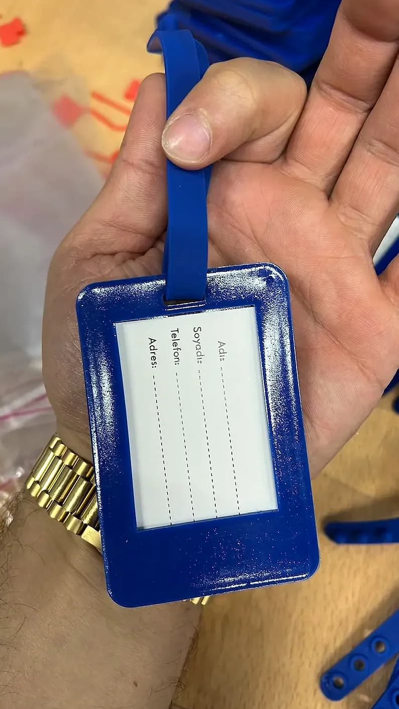 Promosyon mavi yaka kartı kılıfı, şeffaf pencerede ad soyad telefon alanlı kart ve askı
