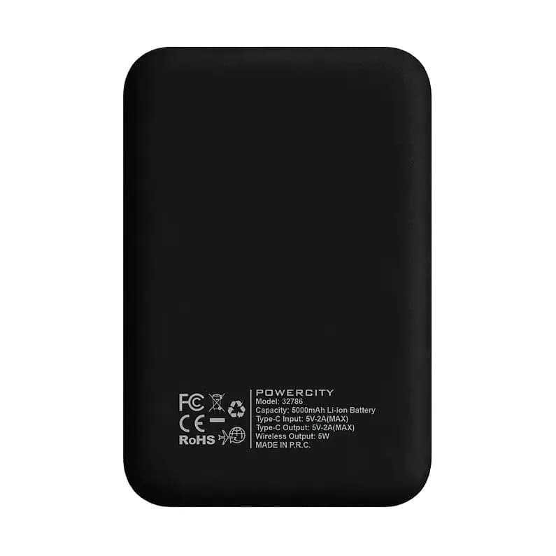 Siyah promosyon powerbank, plastik gövde, yuvarlatılmış köşe, alt kısımda beyaz simge baskısı
