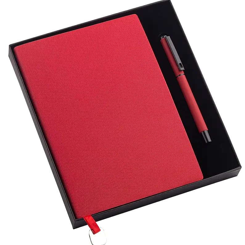 Kırmızı çizgili kapaklı promosyon defter kalem seti, klipsli kalem, siyah kutuda