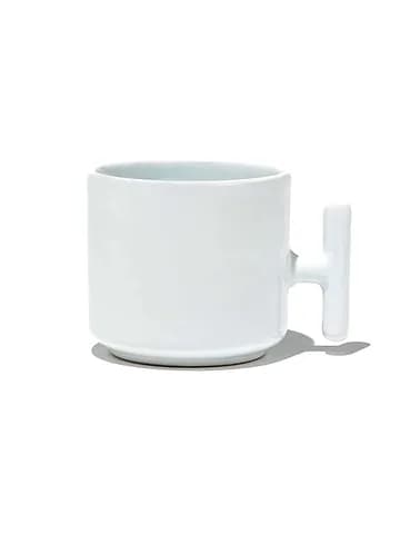 Beyaz silindirik promosyon latte fincanı; T biçimli kulplu yan görünüm