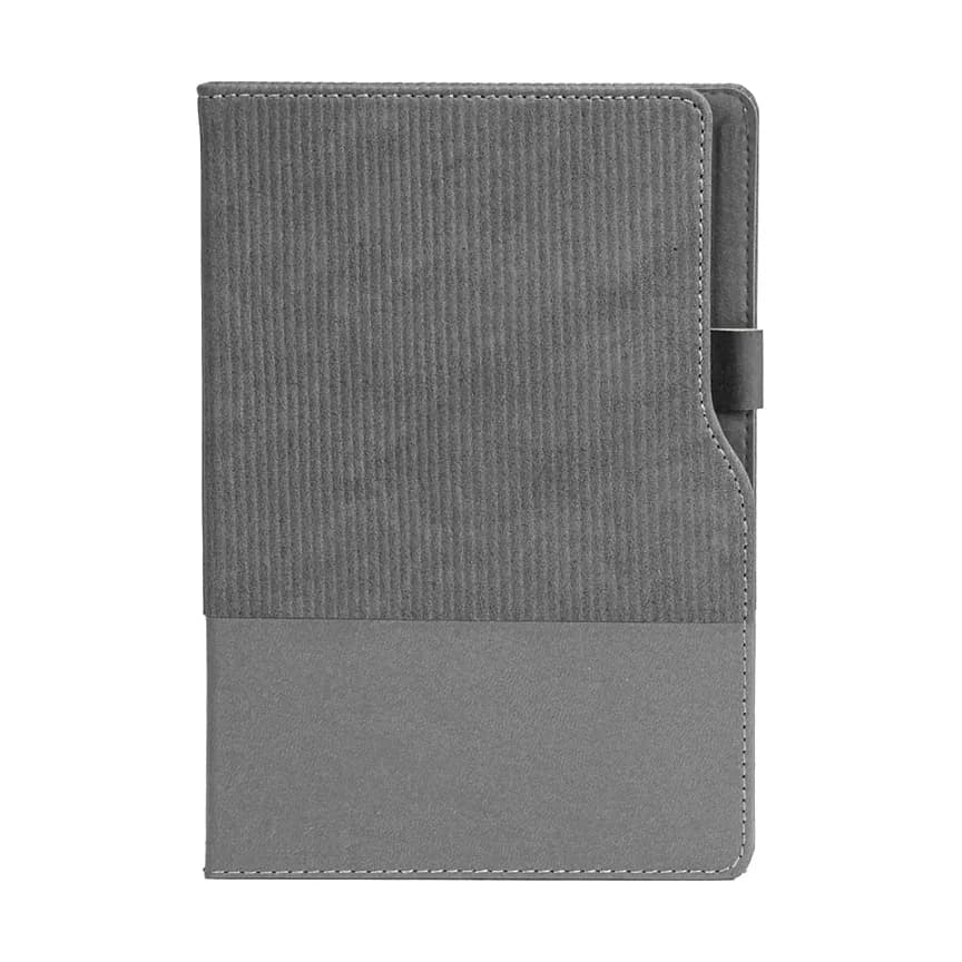 Gri kapaklı defter; üst bölümü dikey kaburgalı kumaş doku, alt bölümü düz panel, yanda küçük halka.
