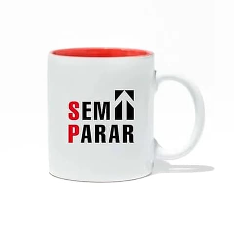 İçi kırmızı beyaz promosyon kupası; önde siyah yukarı ok ve kurumsal yazı baskısı