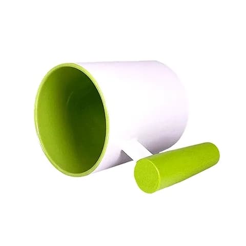 İçi yeşil beyaz porselen promosyon kupası; eğik üst açı, logosuz