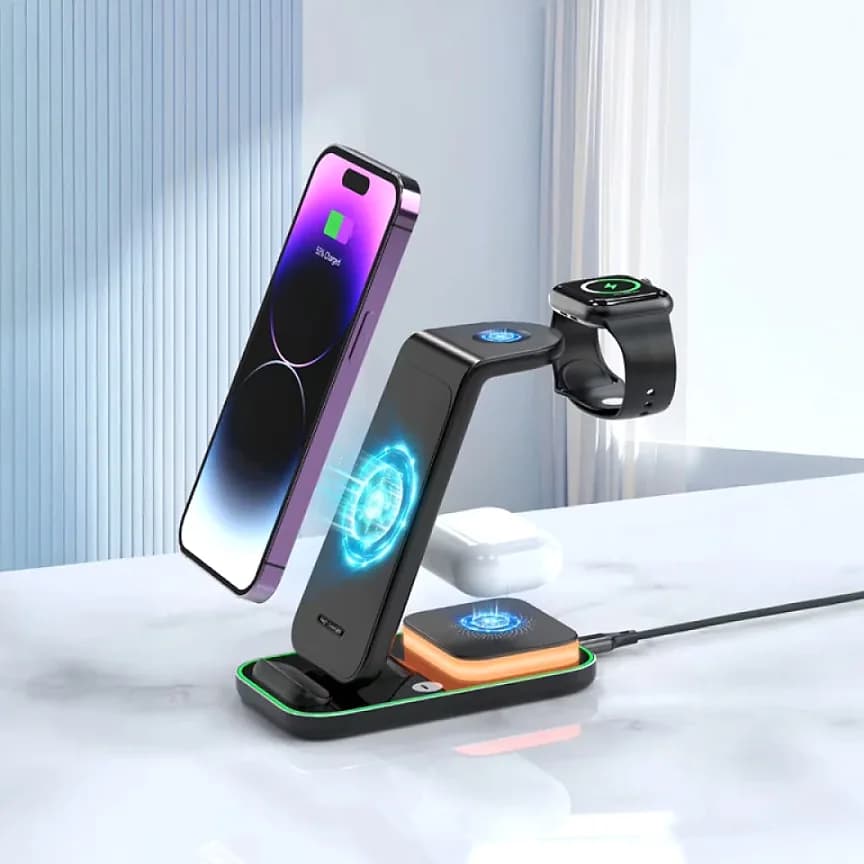 Promosyon siyah masaüstü üçlü şarj standı, mavi ışıklı ped, telefon ve saat kullanımda