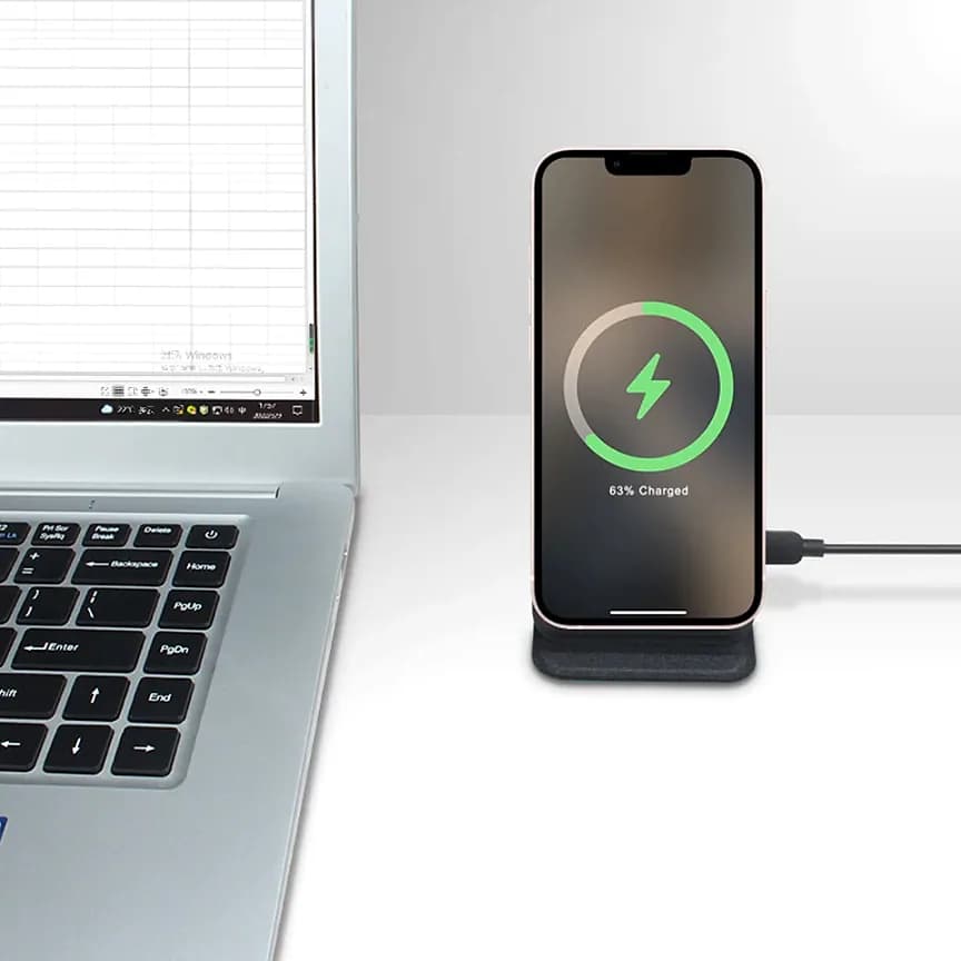 Promosyon siyah dik telefon standı, manyetik kablosuz şarj ve yeşil halka göstergesi
