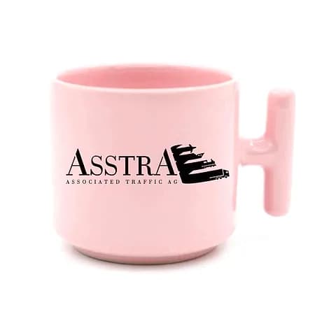 Pastel pembe promosyon porselen latte fincanı; firma adı baskılı ön görünüm