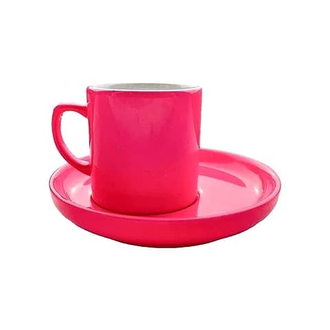 Neon pembe porselen promosyon kahve fincanı tabağıyla; yazısız, beyaz iç, kulp solda