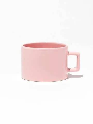 Pastel pembe porselen promosyon kahve fincanı; baskısız, kare kulp sağda