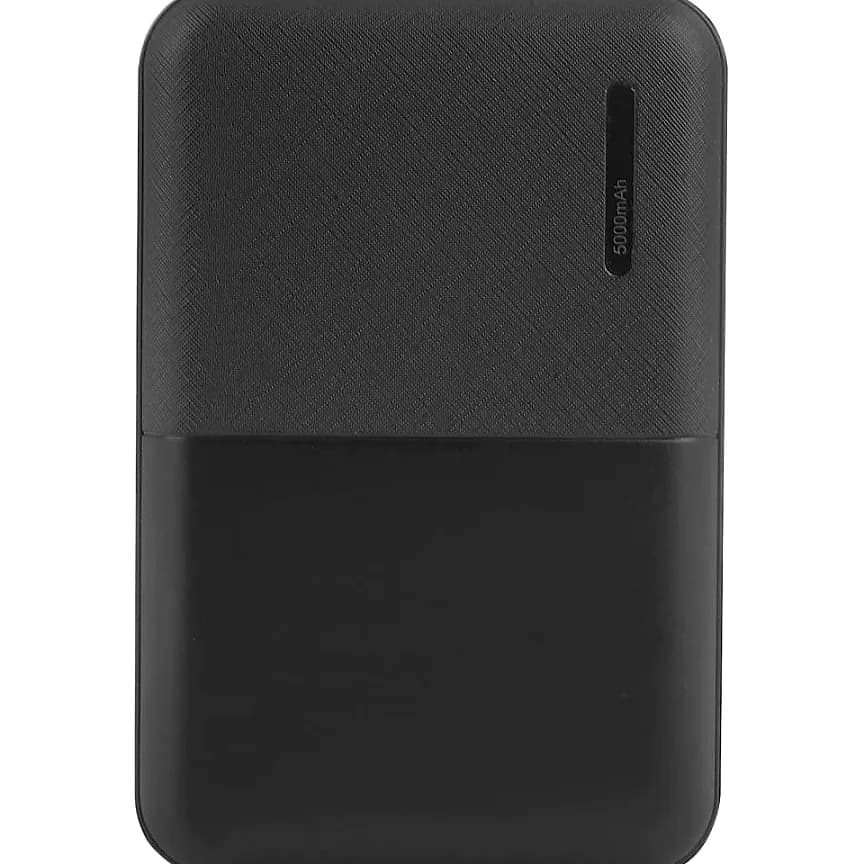 Promosyon powerbank 5000 mAh, mat siyah plastik gövde, ön yüzde dört kademeli ışıklı gösterge