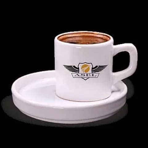 Beyaz süblimasyon promosyon kahve fincanı; önde kanatlı kalkan logo baskısı