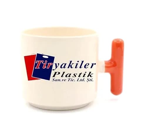 Turuncu T kulplu beyaz porselen promosyon latte fincanı; ön yüzde kurumsal logo baskısı